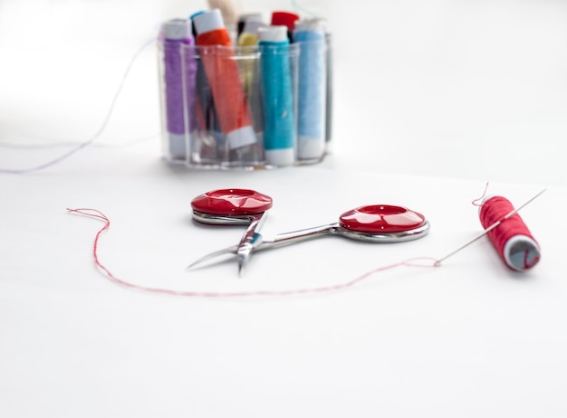 мастер за работой вышивка